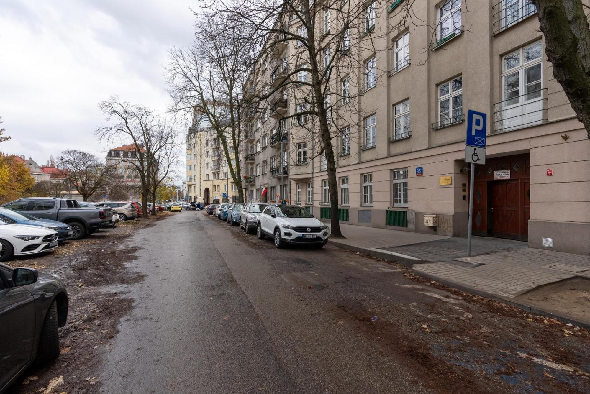 Apartment Mokotow - Location, Tram&shops Nearby - By Rentujemy